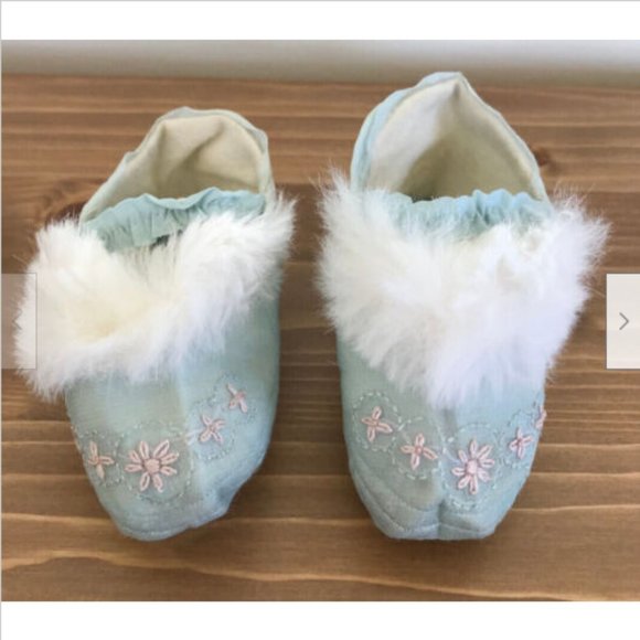 Antique Delicate Blue Silk Baby Booties w/ White Rabbit Fur & Embroidery - Picture 1 of 7